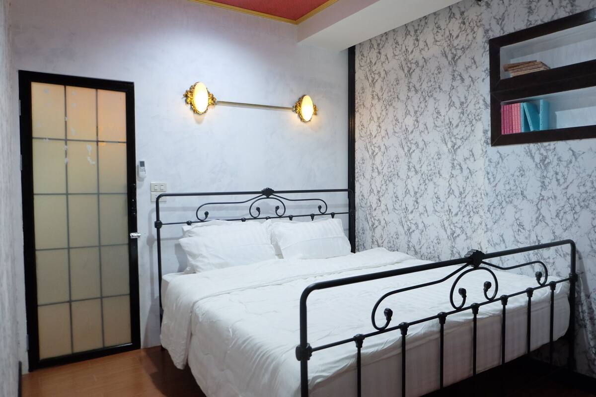 Habitació Deluxe, 1 llit de matrimoni gran, no fumadors | Roba de llit hipoal·lergògena, cortines opaques i wifi gratuïta 