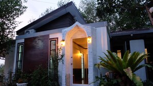 Unclassified image, 2 of 42, button - Florentino (Rayong)