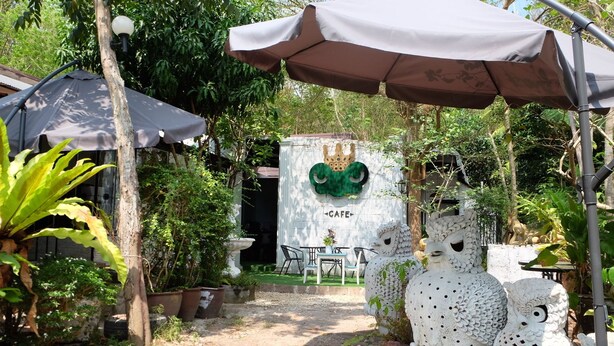 Unclassified image, 1 of 42, button - Florentino (Rayong)