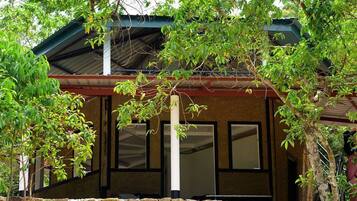 Cottage Basic, Bebas Asap Rokok, pemandangan kebun | Seprai linen