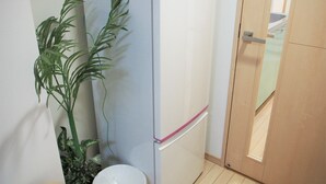 Twin Room | Mini fridge - City Street Inn 706 PH275 (Osaka)