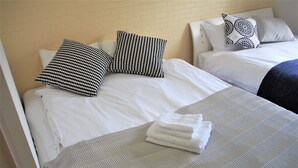 Twin Room - City Street Inn 706 PH275 (Osaka)