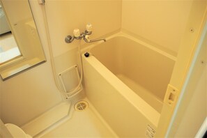 Twin Room | Deep soaking bathtub - City Street Inn 807 PH104 (Osaka)