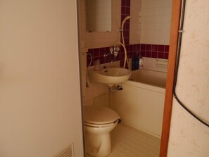 Twin Room, Private Bathroom | Bathroom | Slippers