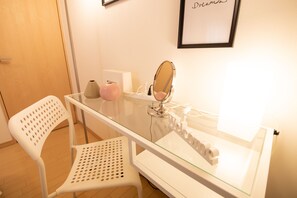 Twin Room | Living area - City Street Inn 1008 PH271 (Osaka)