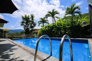 Outdoor pool, open 6:00 AM to 10:00 PM, pool umbrellas, sun loungers - Dewi Villa Padangbai Hotel (Padangbai)