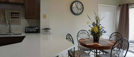 Condo, 3 habitaciones | Restaurantes