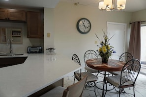 Condo, 3 Bedrooms | Dining