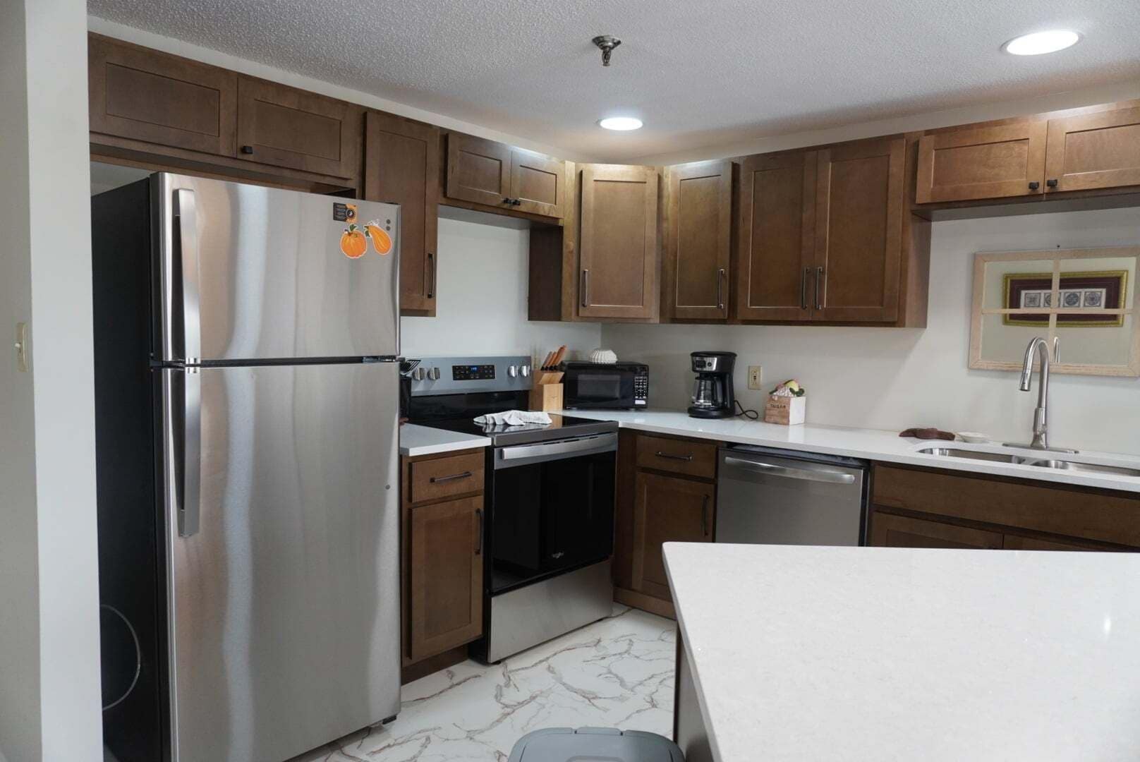 Condo, 3 habitaciones | Cocina privada | Cafetera y tetera y refrigerador 