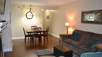 Condo, 2 habitaciones | Sala de estar
