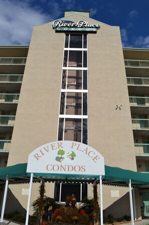 Exterior - Attractive 504 2BD Condo with Private Balcony and Jacuzzi Tub by RedAwning (Pigeon Forge)