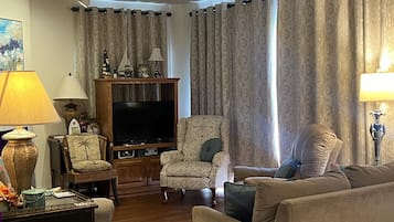 Condo, 3 Bedrooms | Living area