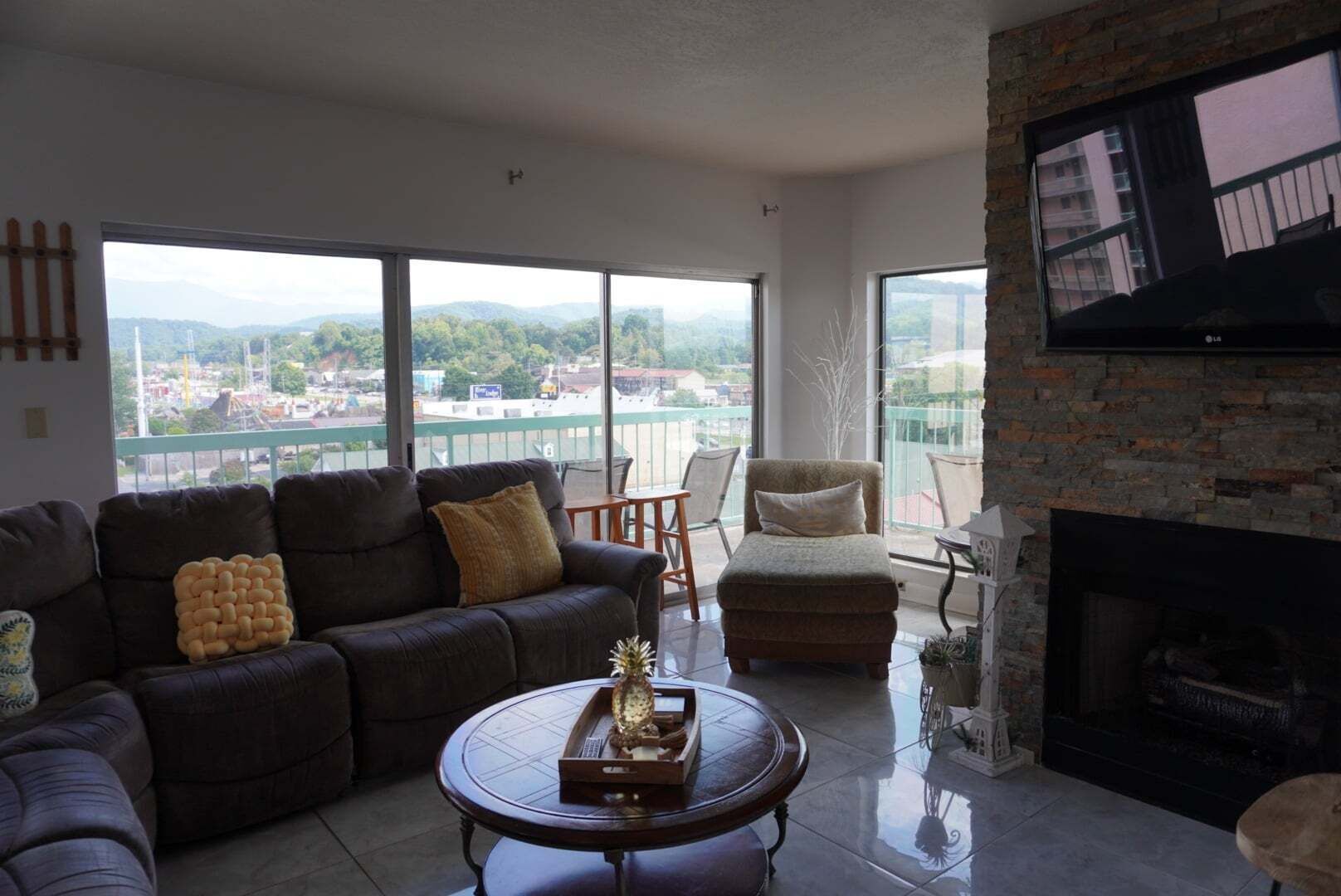 Condo, 3 Bedrooms | Living area