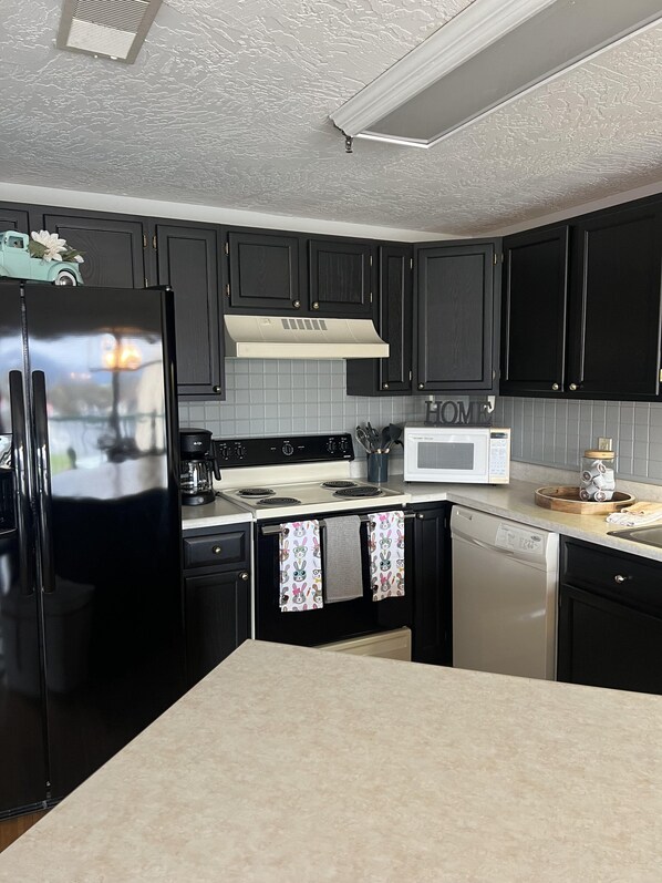 Condo, 3 Bedrooms | Private kitchen | Fridge, microwave, dishwasher, coffee/tea maker