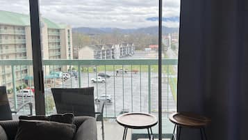 Condo, 3 Bedrooms | Interior