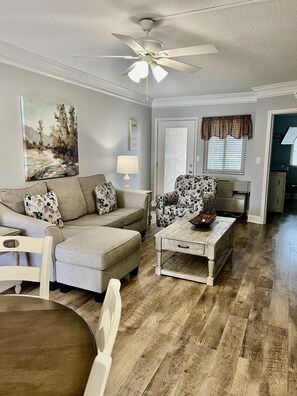 公寓客房, 2 間臥室 | 起居區