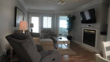 Condo, 2 Bedrooms | Living area