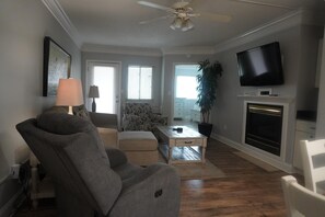 Condo, 2 Bedrooms | Living area