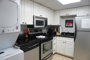 Condo, 2 Bedrooms | Private kitchen