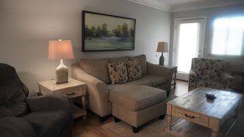 Condo, 2 Bedrooms | Living area