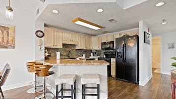 Leilighet, 3 soverom | Eget kjøkken | Kjøleskap og kaffetrakter/tekoker