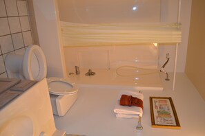 Condo, 3 Bedrooms | Bathroom - City View 410 3BD Condo with Private Balcony by RedAwning (Pigeon Forge)