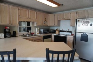 Condo, 3 chambres | Cuisine privée | Réfrigérateur, cafetière-théière