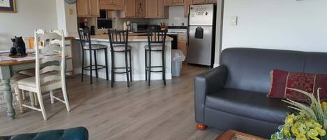 Condo, 3 habitaciones | Área de sala de estar