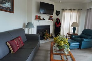 Condo, 3 chambres | Aire de séjour