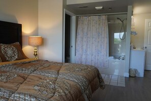 Condo, 3 Bedrooms