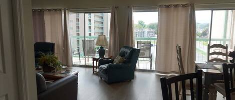 Condo, 3 Bedrooms | Living area