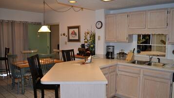 Leilighet, 3 soverom | Eget kjøkken | Kjøleskap og kaffetrakter/tekoker