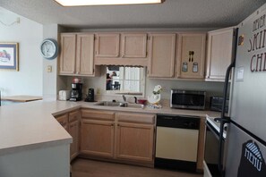 Condo, 3 Bedrooms | Private kitchen