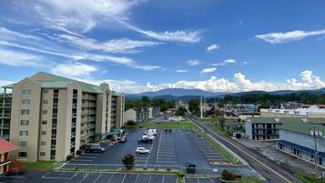 Condo, 3 Bedrooms | Parking | Free self parking