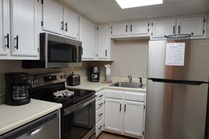 Private kitchen - Little Pigeon River 401 2BD Condo with Jacuzzi Tub by RedAwning (Pigeon Forge)