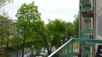 Condo, 2 Bedrooms | Property grounds