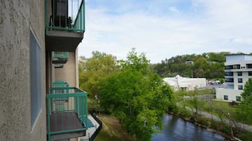 Condo, 2 Bedrooms | Property grounds