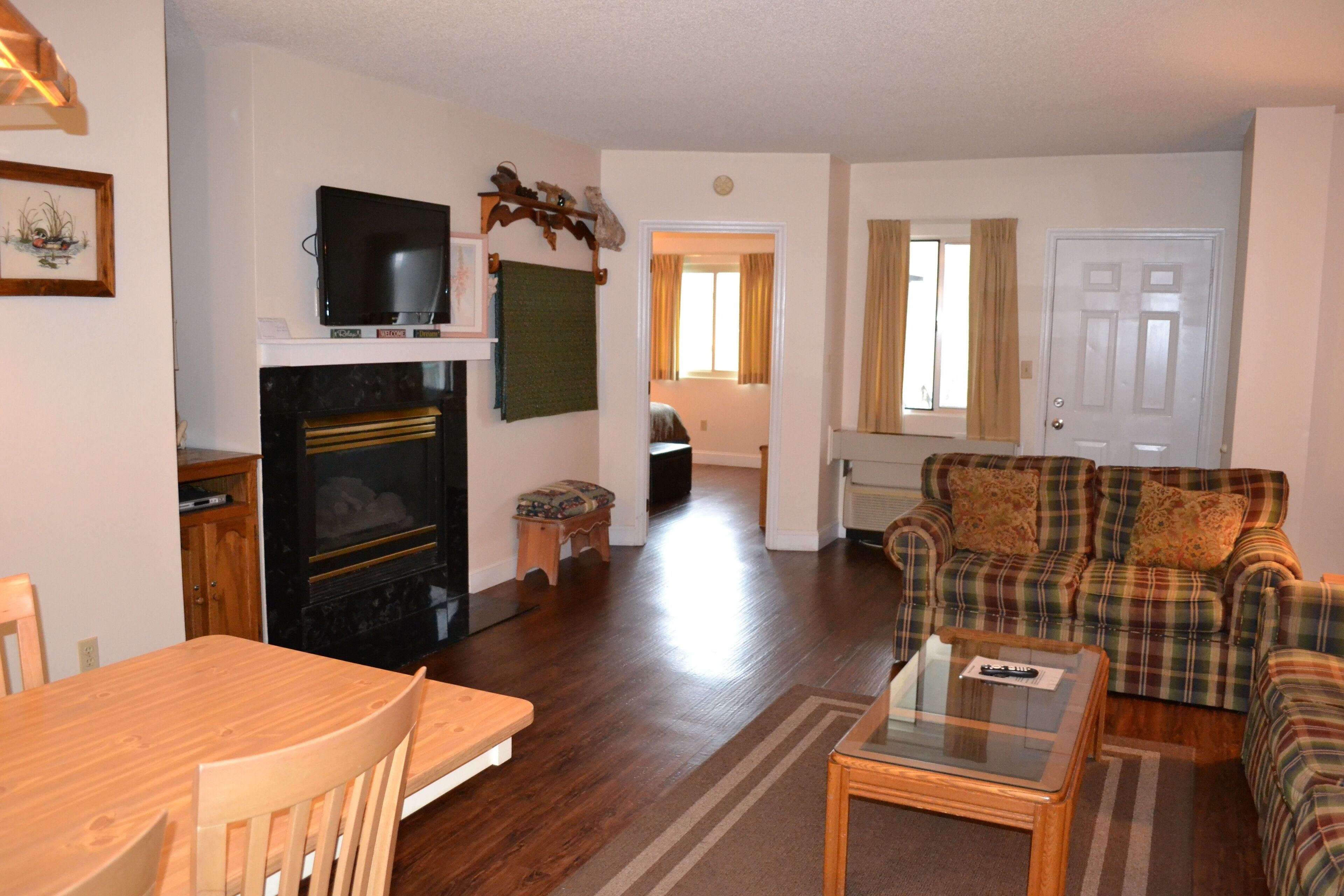 Condo, 2 Bedrooms | Living room