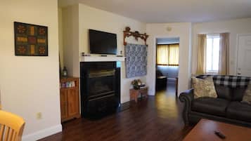 Condo, 2 Bedrooms | Living area