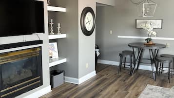 Condo, 2 Bedrooms | Living area