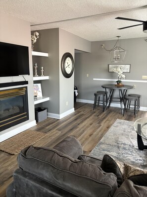 Condo, 2 Bedrooms | Living area