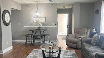 Condo, 2 Bedrooms | Living area