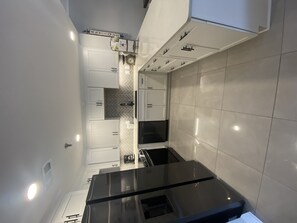 Condo, 3 Bedrooms | Private kitchen