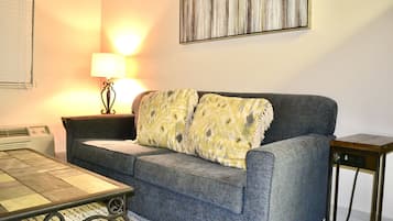 Condo, 1 habitación | Área de sala de estar | Chimenea