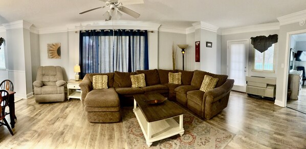Condo, 2 Bedrooms | Living area