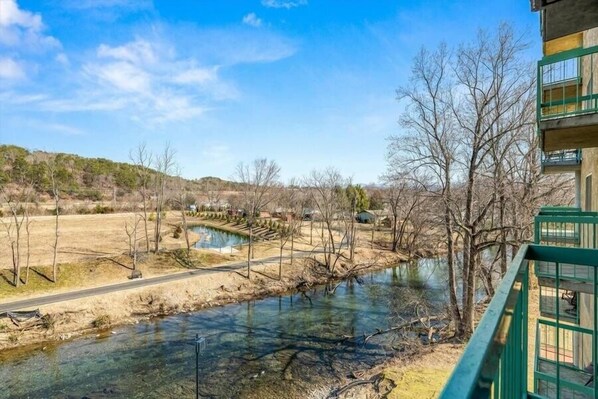 Condo, 2 Bedrooms | Property grounds