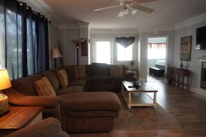 Condo, 2 Bedrooms | Living area
