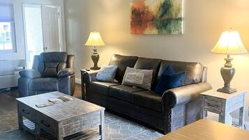 Condo, 2 Bedrooms | Living area