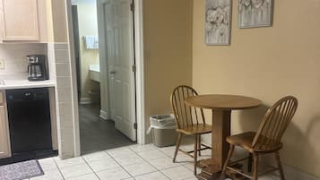 Condo, 1 Bedroom | Dining