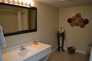 Condo, 1 Bedroom | Bathroom